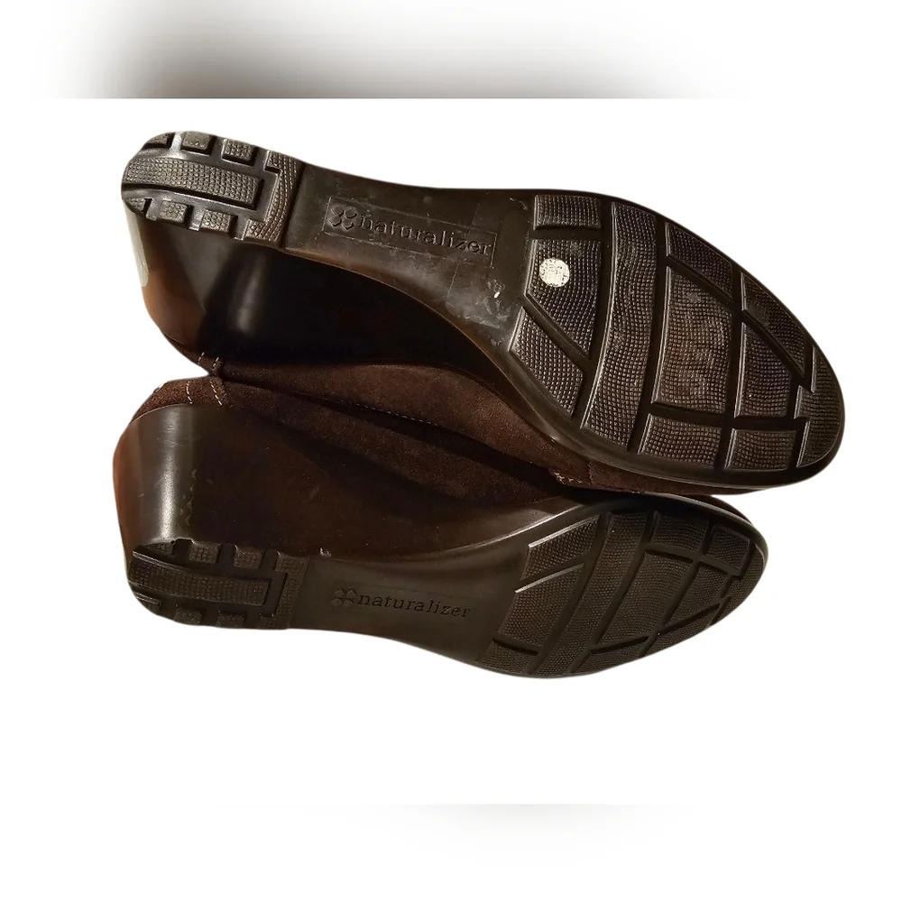 Naturalizer‎ Brown Suede Wedges with Moccasin Stitching Size 8.5